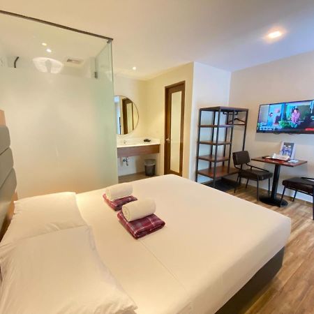 The Hub District Garden Suites Pasay Bagian luar foto