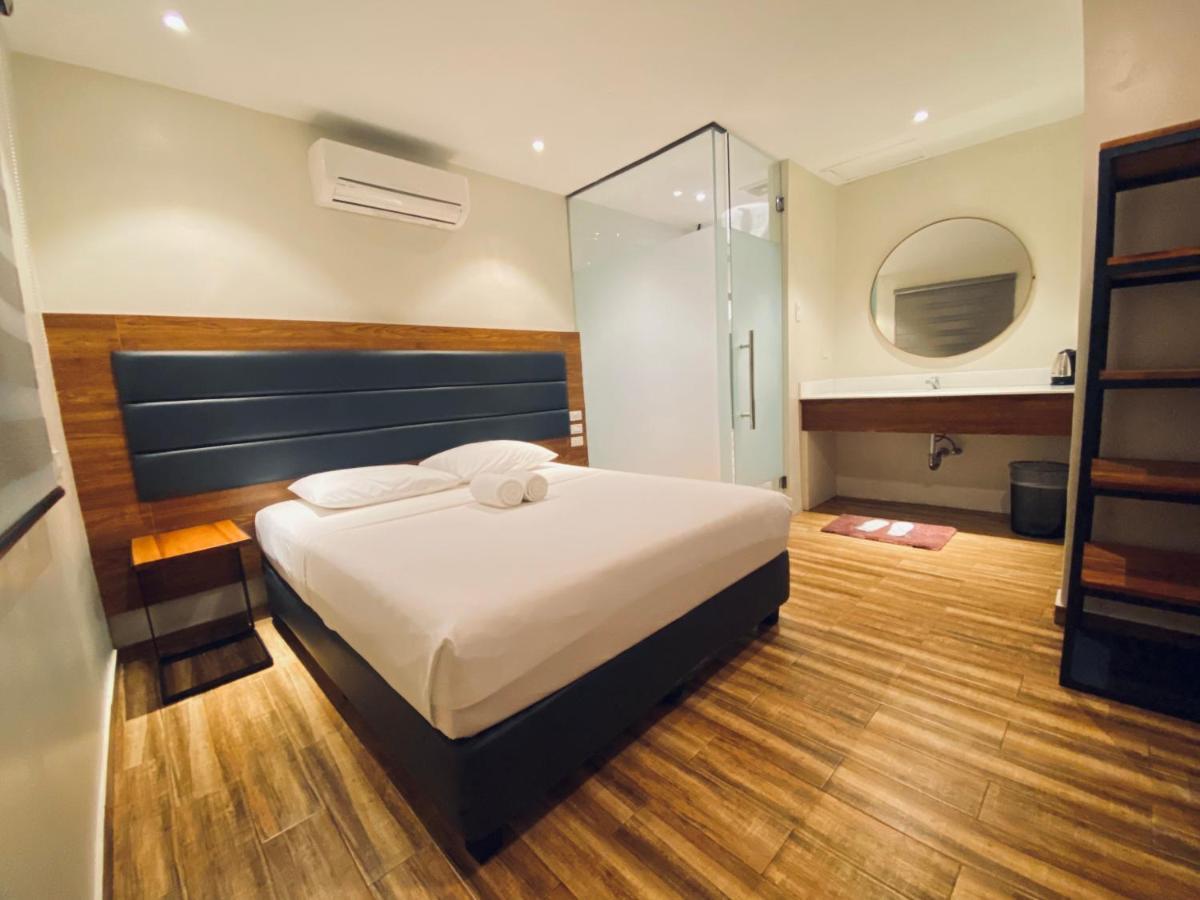 The Hub District Garden Suites Pasay Bagian luar foto