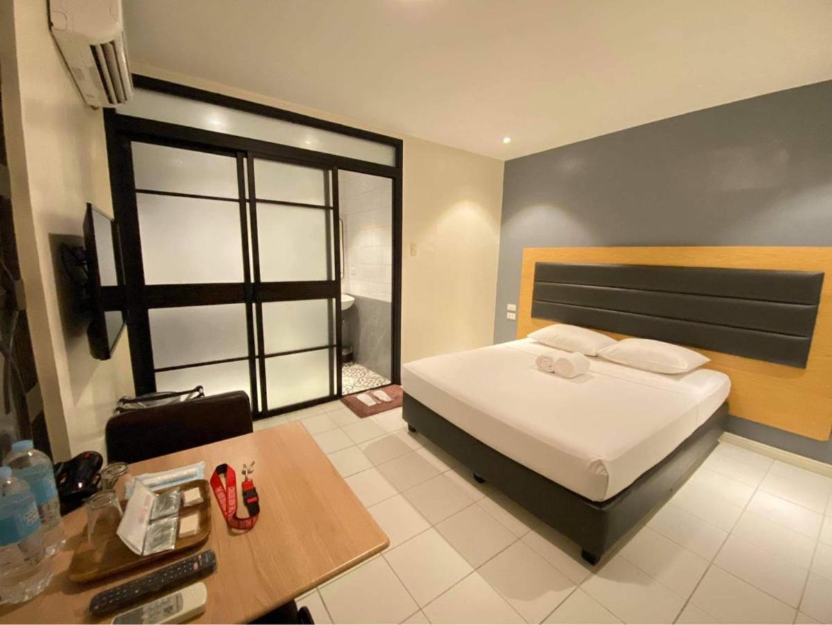 The Hub District Garden Suites Pasay Bagian luar foto