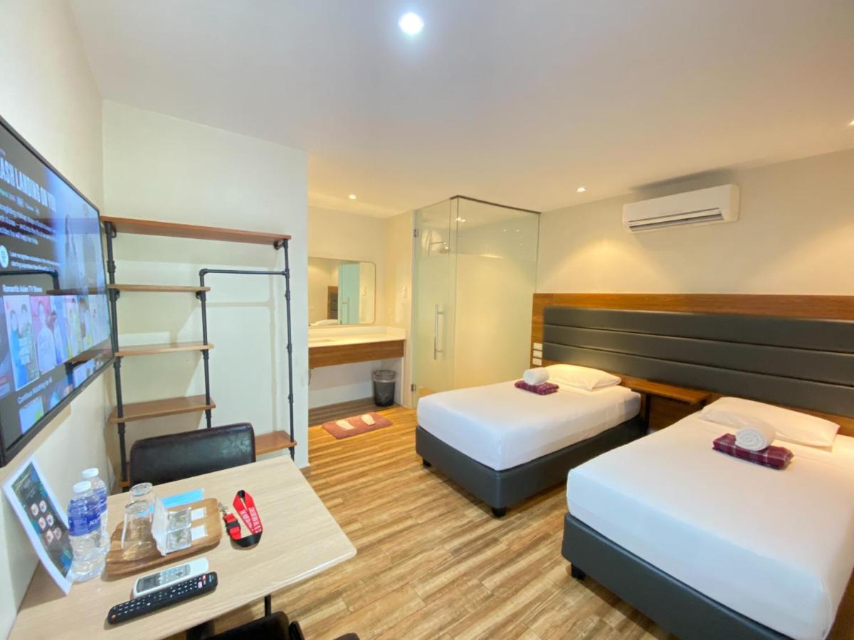 The Hub District Garden Suites Pasay Bagian luar foto
