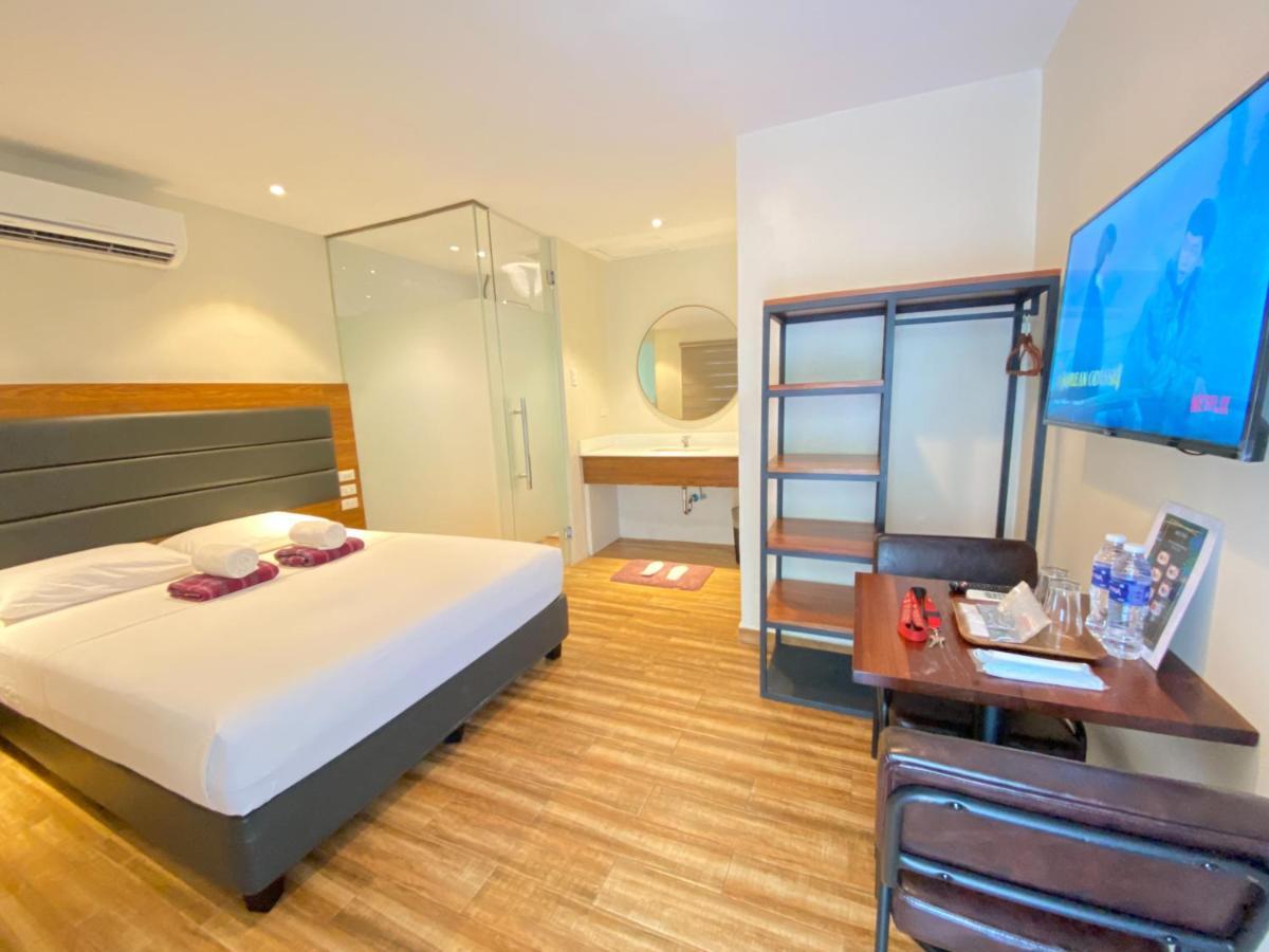 The Hub District Garden Suites Pasay Bagian luar foto