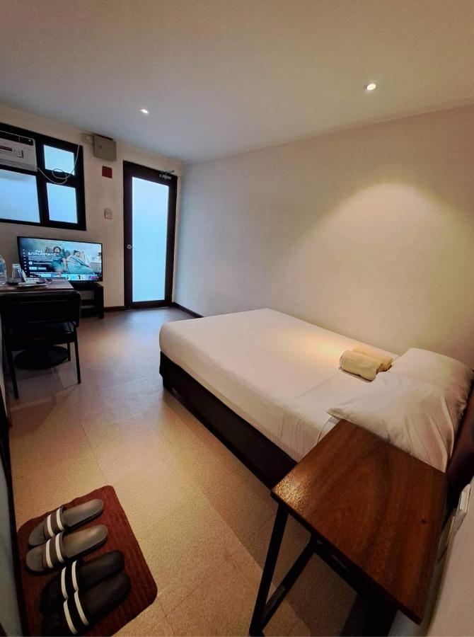 The Hub District Garden Suites Pasay Bagian luar foto