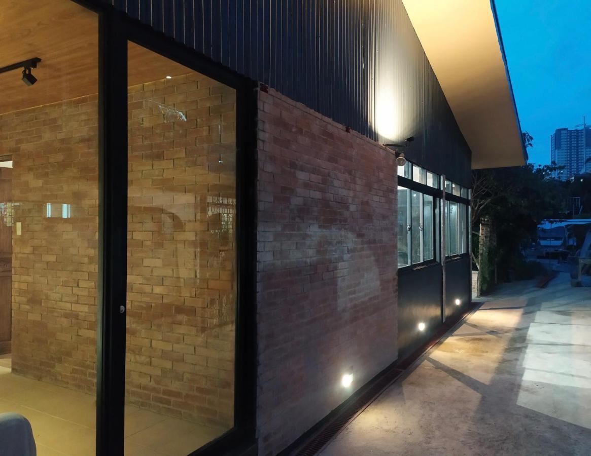 The Hub District Garden Suites Pasay Bagian luar foto