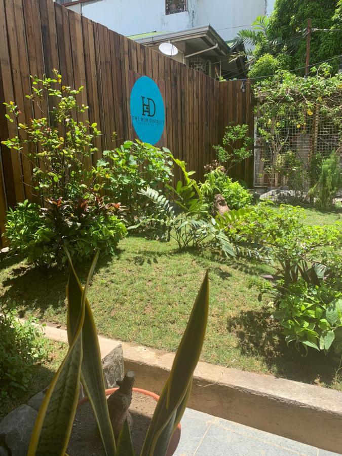 The Hub District Garden Suites Pasay Bagian luar foto